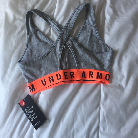 Under Armour Sports bra NWT - Picture 2 of 3